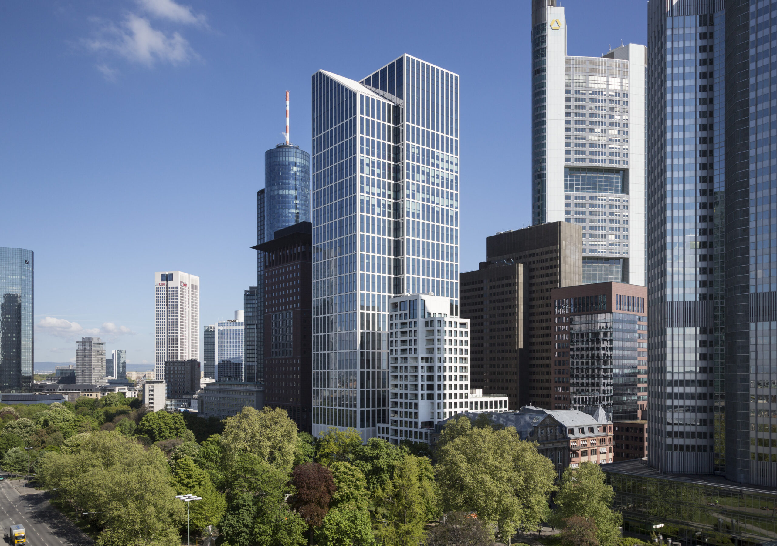 CONTORA Office Solutions – TaunusTurm - Bild 1